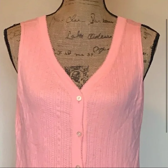 Cute sleeveless top-Never worn! - Picture 2 of 3